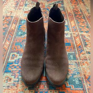 Everlane Modern Utility Chelsea Boot / Brown Suede (size 9.5)